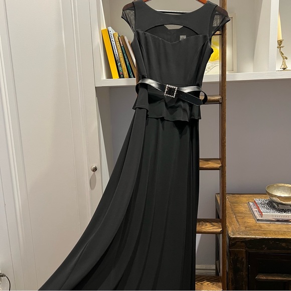 A line long evening black gown with strass belt size 6 - Picture 15 of 15